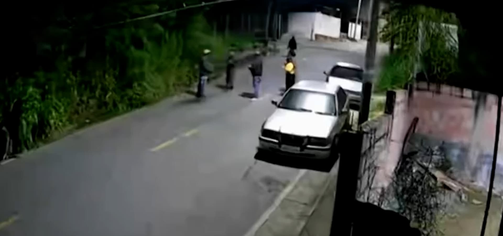 Ailton da Silva, 57, (centre) argues  with Antonio Edson de Oliveira Alves, 47,  (on his left) for harassing women (left) on Saturday, June 6, 2026, in Nova Lima, Brazil. He was killed trying to defend woman from a man harassing them. Note: Photo is a screenshot from a video. (Newsflash/NX)