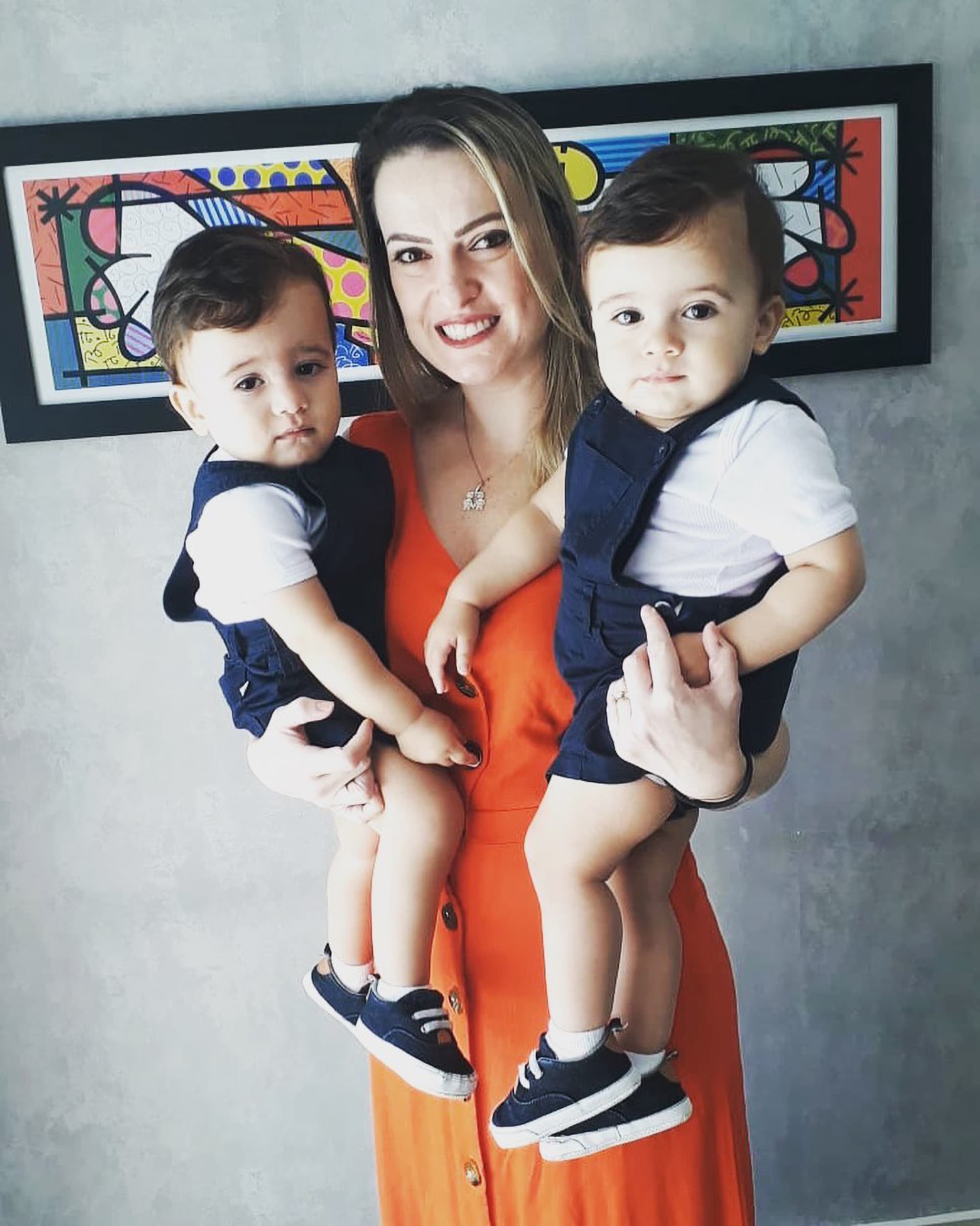 The victim, Erica Fernandes Ceschini who was allegedly killed by her husband Leonardo Souza Ceschini, with her two sons. Note: Private picture. (@erica.fernandes.ceschini/Newsflash)