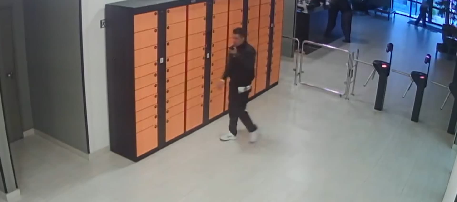 A man breaks into an apartment before attacking Jessica Soares, but she manages to flee in Baueri, Brazil, May 22,2026. He tried to rape her and was arrested. Note: Photo is a screenshot from a video. (Newsflash/NX)