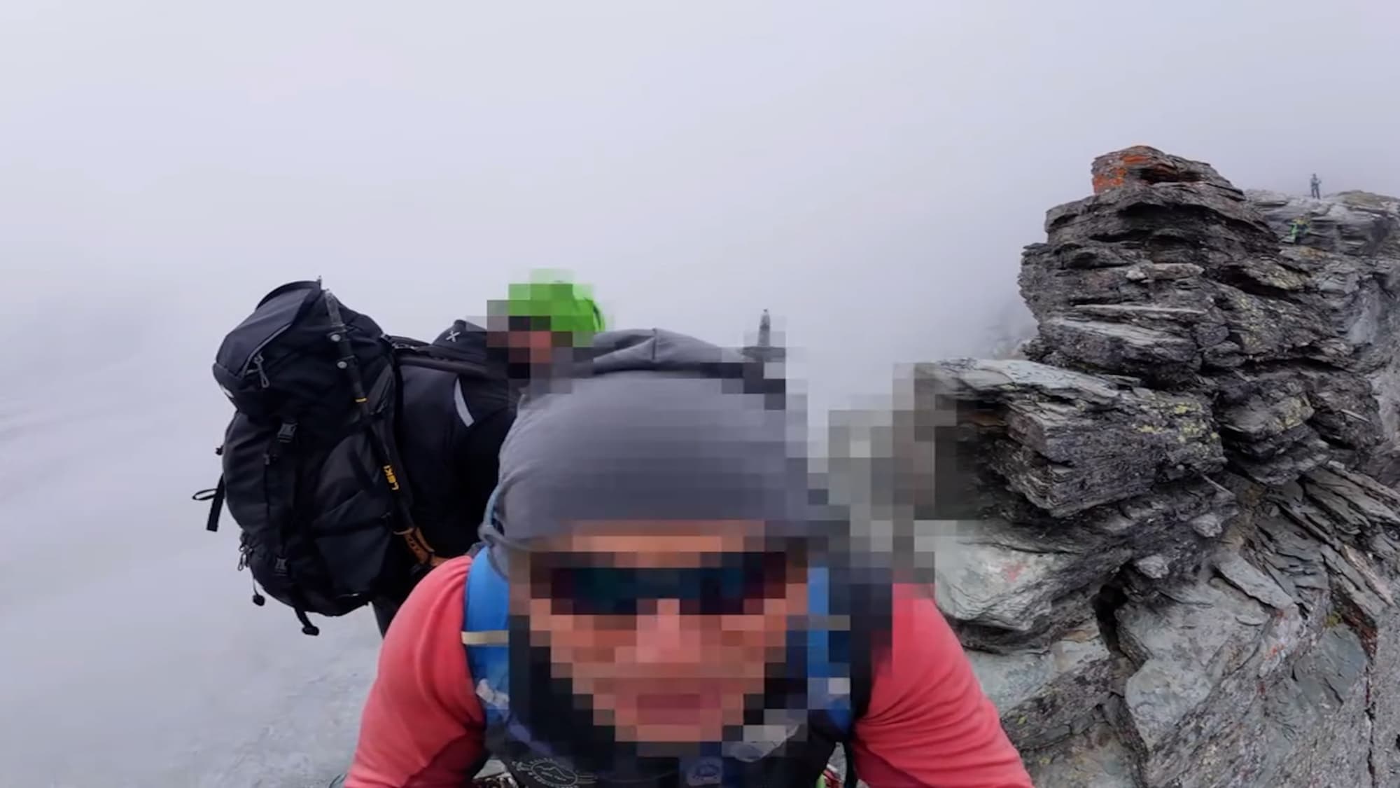 Video shows a Polish mountaineer being attacked by a mountain guide at a narrow, exposed section of the trail leading to the summit on the Grossglockner mountain in Austria, Aug. 22, 2026. Note: Photo is a screenshot from a video. (@szuki_85/Newsflash/NX)