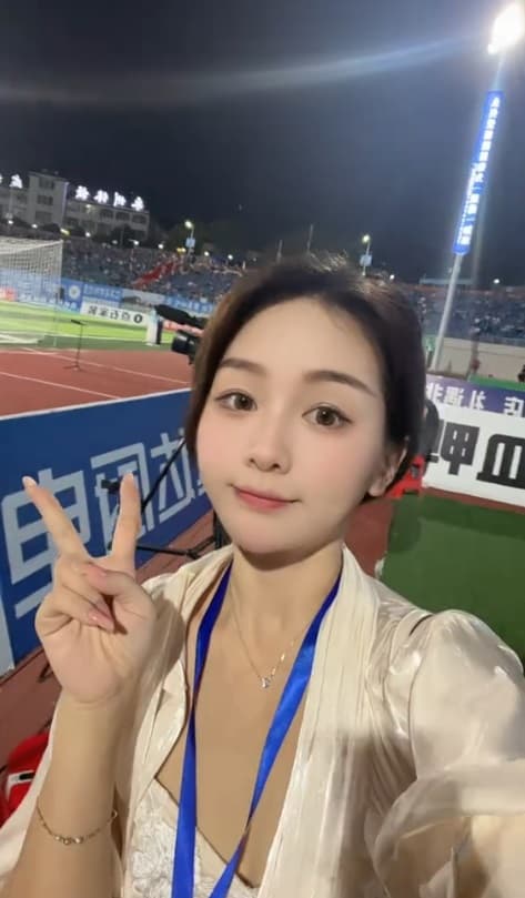 Picture shows livestreamer "Sisi Alora", undated. She was burned by an exploding cardboard box in Lengshuitan District, Yongzhou City, Hunan Province in China. Note: Image is a screenshot from video. (AsiaWire/NX)