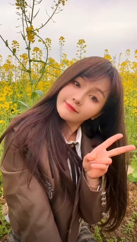 Picture shows livestreamer "Sisi Alora", undated. She was burned by an exploding cardboard box in Lengshuitan District, Yongzhou City, Hunan Province in China. Note: Image is a screenshot from video. (AsiaWire/NX)