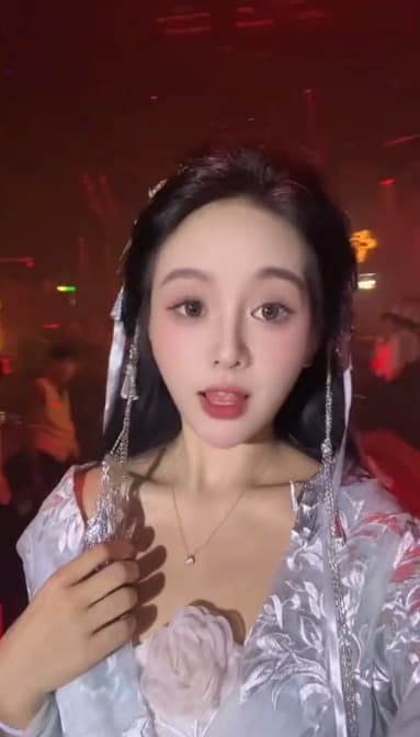 Picture shows livestreamer "Sisi Alora", undated. She was burned by an exploding cardboard box in Lengshuitan District, Yongzhou City, Hunan Province in China. Note: Image is a screenshot from video. (AsiaWire/NX)