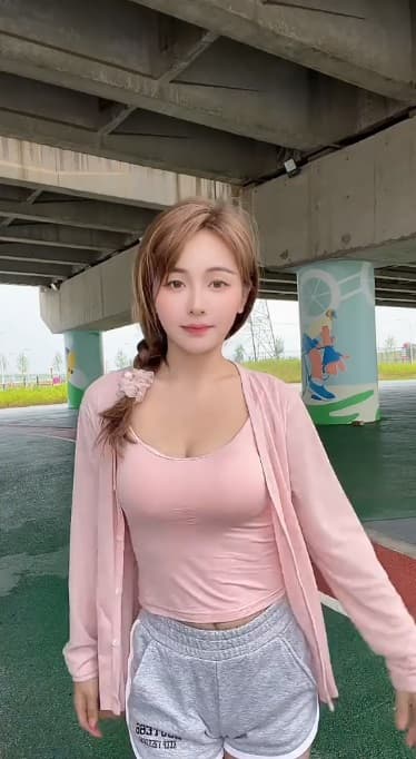 Picture shows livestreamer "Sisi Alora", undated. She was burned by an exploding cardboard box in Lengshuitan District, Yongzhou City, Hunan Province in China. Note: Image is a screenshot from video. (AsiaWire/NX)