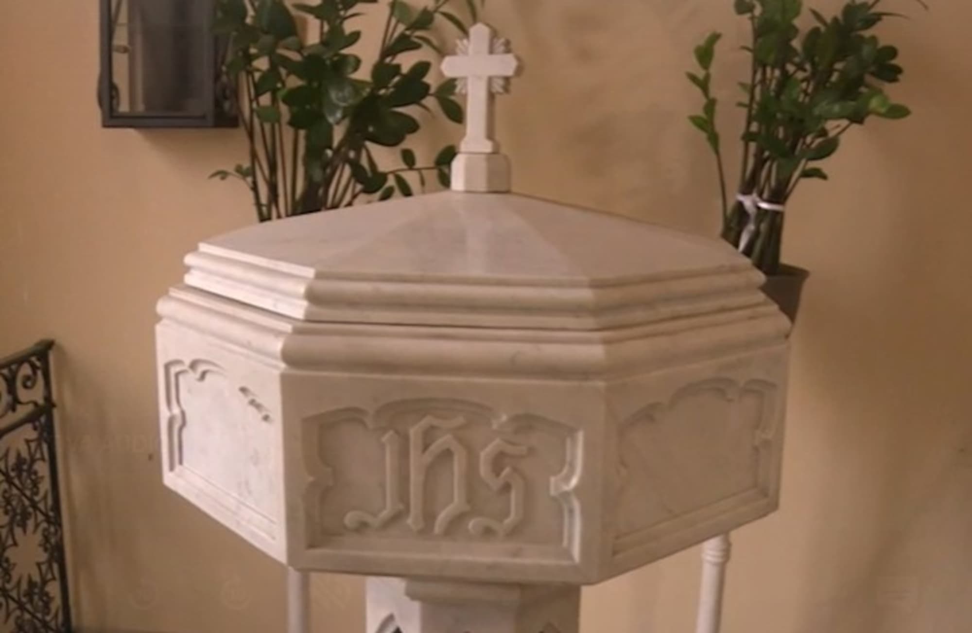 Picture shows holy water font. A six-year-old girl is hospitalized after an accident with holy water font in Bari, Italy. Note: Picture is a screenshot from video. (Newsflash/NX)