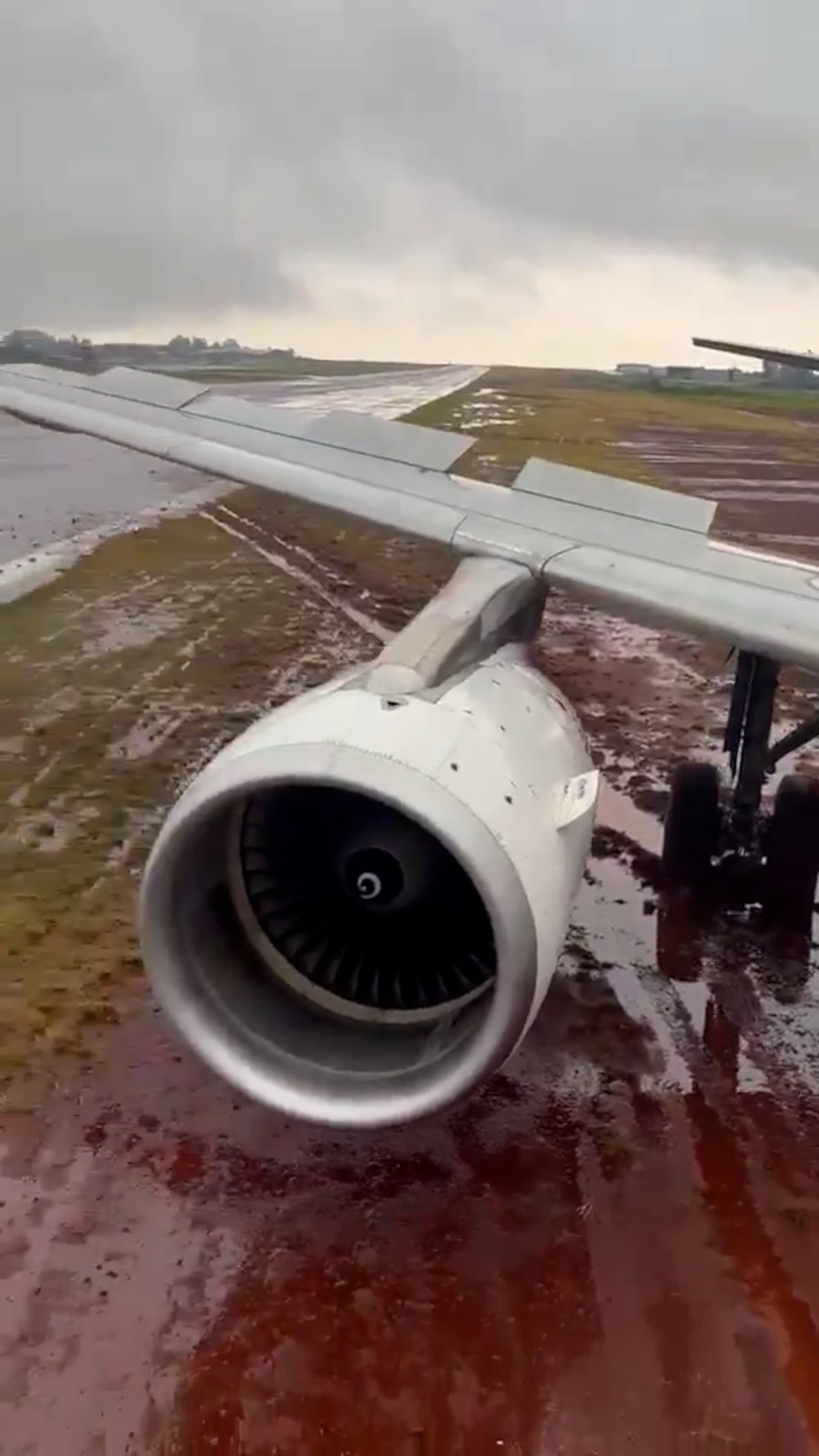 Picture show a plane that veered off the runway during landing in a muddy field at Cascavel Regional Airport, Brazil. The plane was carrying 145 passengers and six crew members. Note: Photo is a screenshot from a video. (Newsflash/NX)