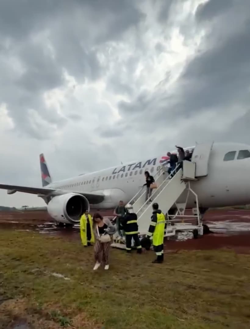 Passengers disembark a plane that veered off the runway during landing at Cascavel Regional Airport, Brazil. The plane was carrying 145 passengers and six crew members. Note: Photo is a screenshot from a video. (Newsflash/NX)