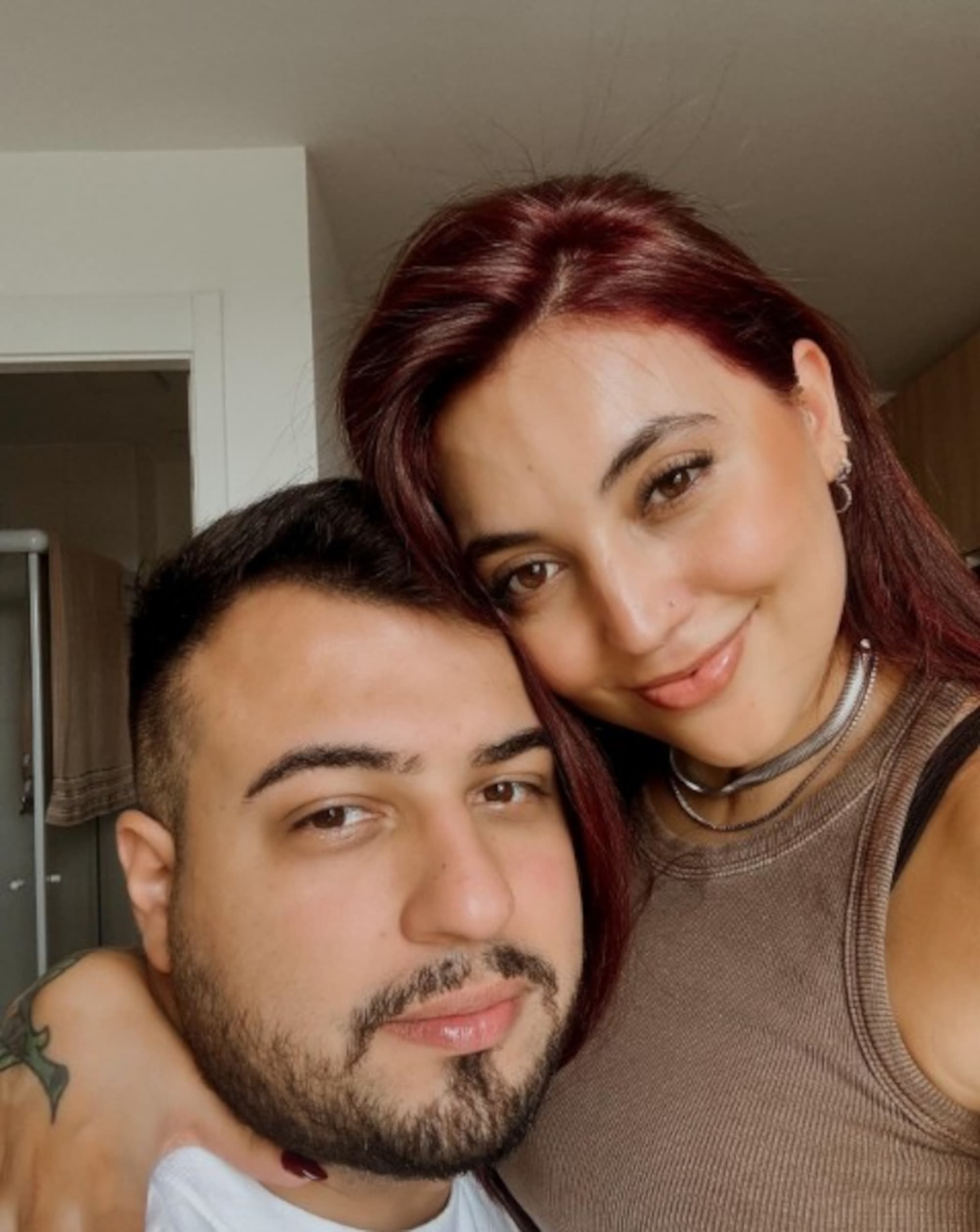 Leticia Fabbri, 32, poses with her current boyfriend Fernando Conhasca, 26, in undated photo. At age 24 she had both feet amputated and was broken up by her boyfriend on the day she left the hospital. Note: Private picture. (@leticiafabbri, Newsflash/NX)