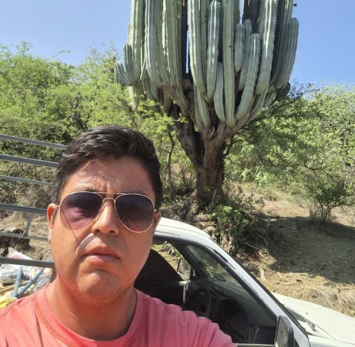 Photographer and content creator Ricardo Zuniga Rosas, 35, poses in undated photo. He was murdered on the night of Saturday, August 29, 2026, in Tehuitzingo, Mexico. Note: Private picture. (Newsflash/NX)
