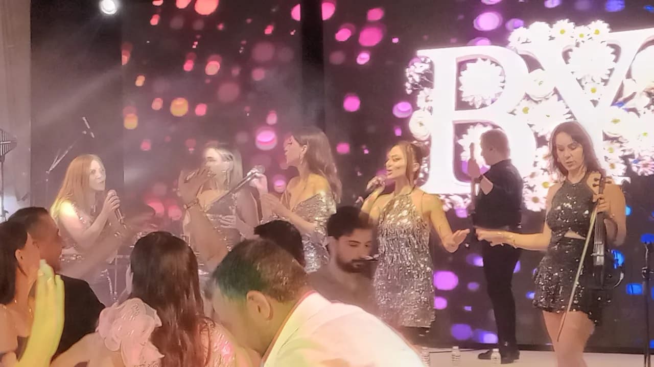 Picture shows singers singing at the wedding, undated. Busra Satilmis (29) and Yigit Tufan (35) exchanged vows at one of Izmir's most exclusive wedding venues. Note: Private photo. (Newsflash/NX)