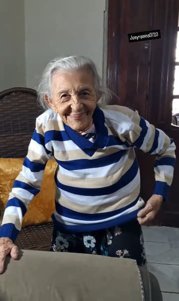 Maria Lurdes da Silva, 104, tries out new sweater she received as a gift, undated.
A video of her dancing during her birthday vent viral on social media in Brazil.Note: Private picture. ( @josyramos0710, Newsflash/NX)