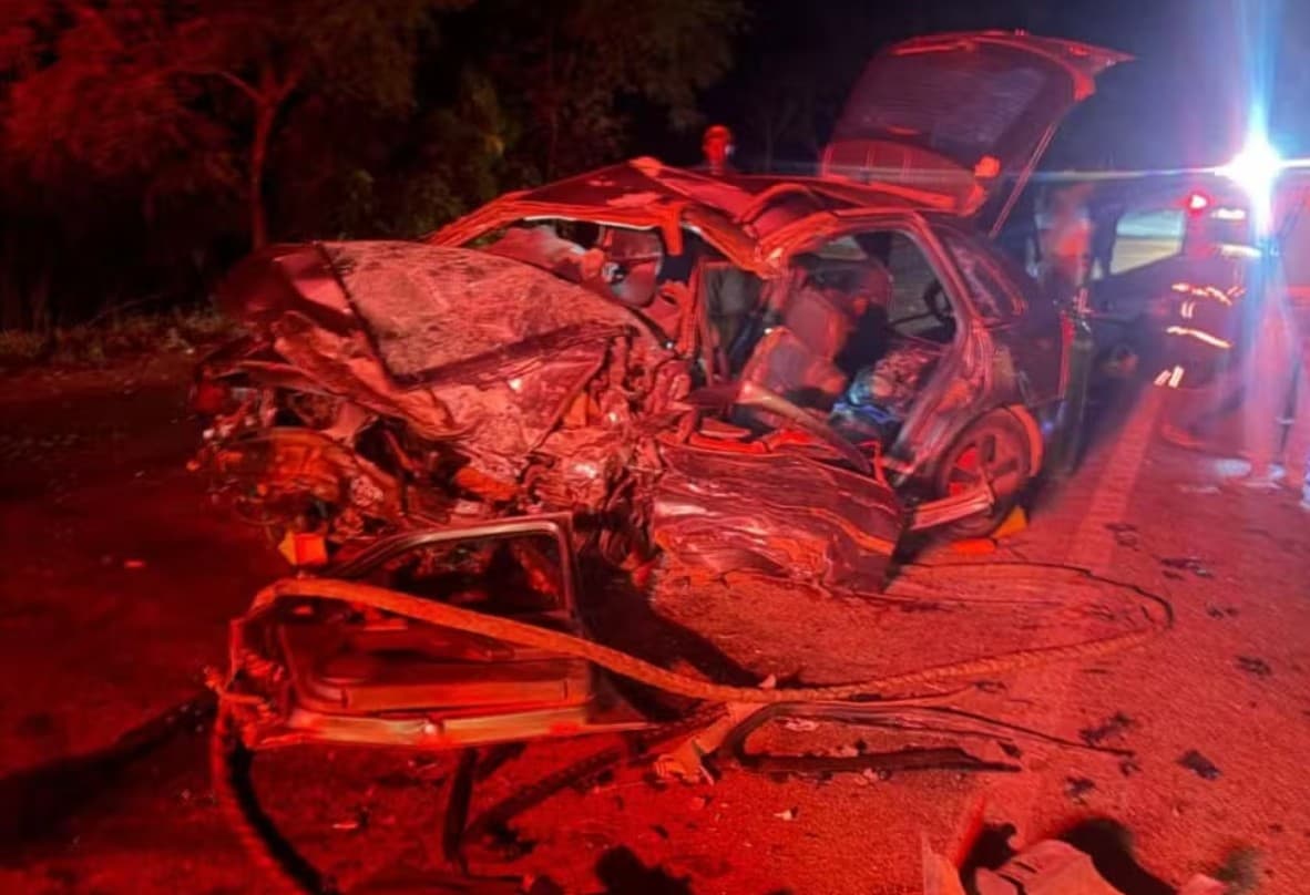 Picture shows the car after the accident on Sunday, June 7, 202, in Taguatinga, Brazil. Dinoel Cordeiro da Silva, 51, and Lucilene Souza Barros Cordeiro, 47, Maycon Douglas de Souza, 24, and Ana Karoline Queiroz Alves, 20, were killed in a head on cloison in the vehicle. Note: Private picture. (Newsflash/NX)