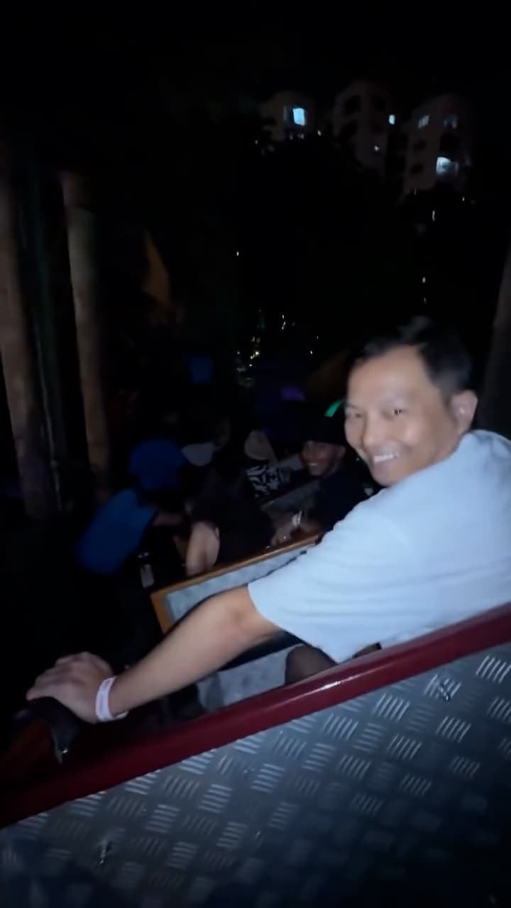 Park victors stuck are on roller coaster after accident at a theme park on Saturday, August 22, 2026, in Subang Jaya, Malaysia. Ten people were injured. Note: Photo is a screenshot from a video. (@wnelliesya, Newsflash/NX)