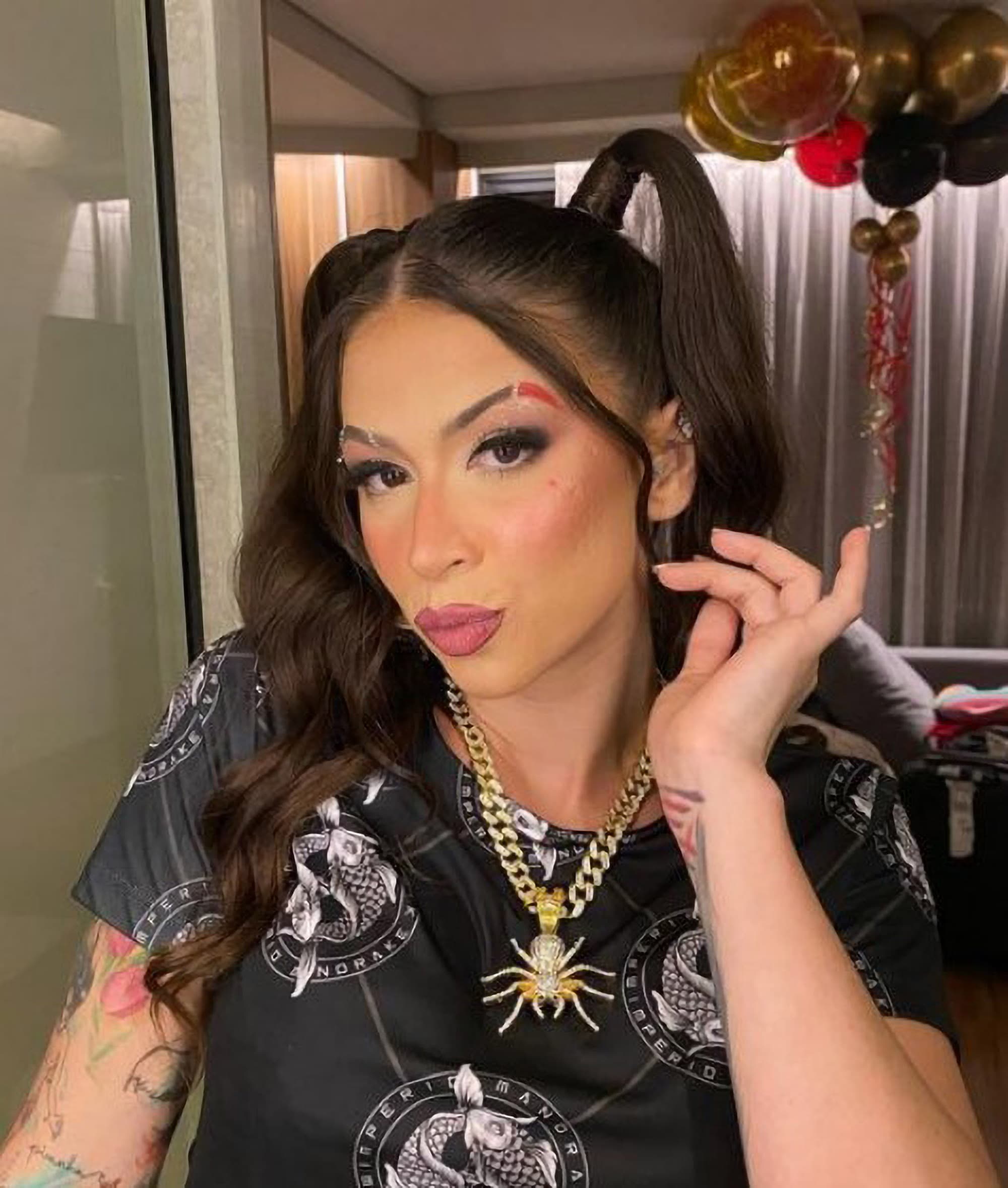 MC Pipokinha poses in undated photo. São Paulo politician presented a complaint against MC Pipokinha for suggesting acts of explicit simulated sex at her shows for teenagers. Note: Private photo. (@pihrainha/CEN)