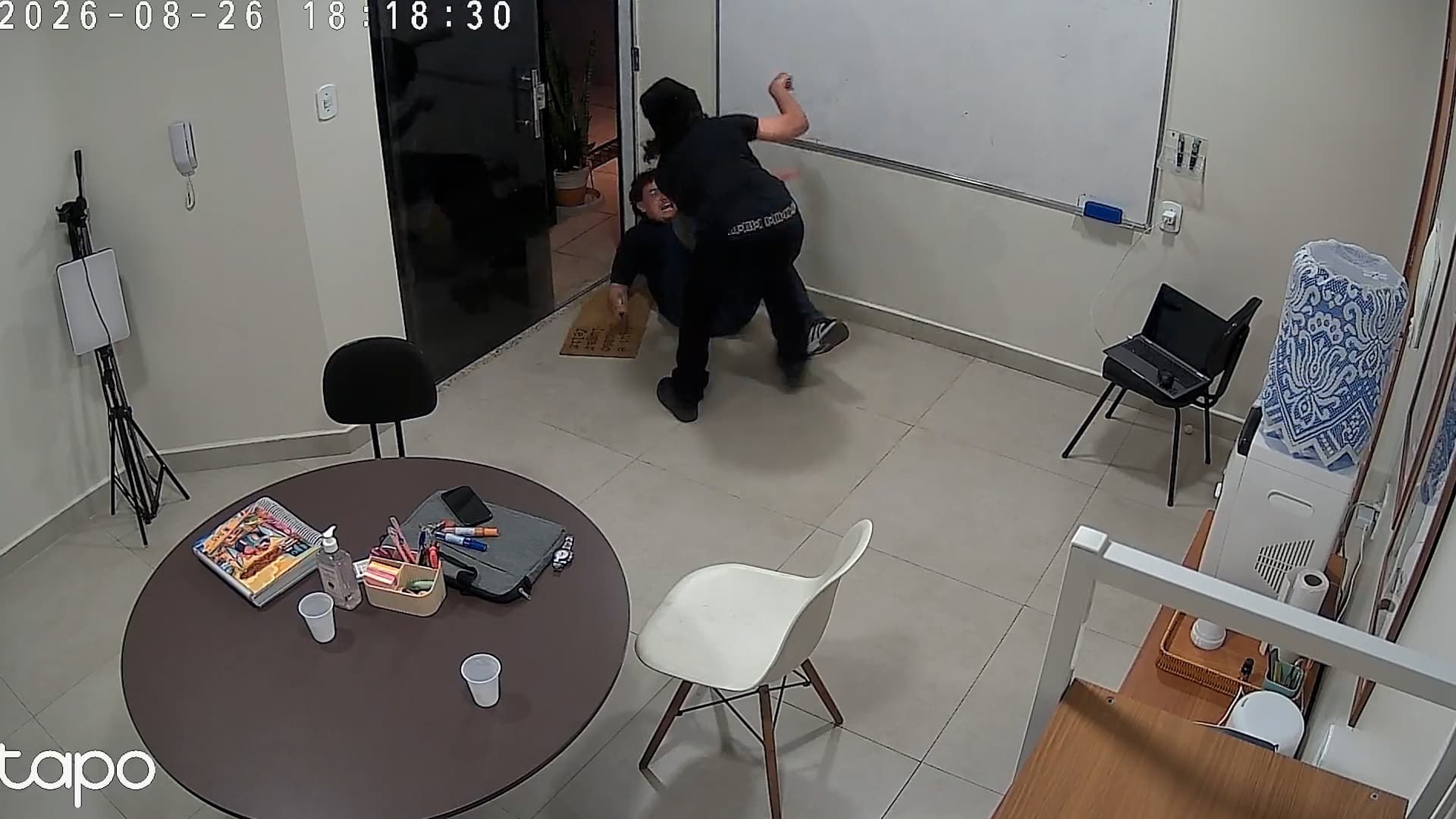 A 14-year-old teenager stabs teacher at tutoring school located in Manaus, Brazil, Aug. 26, 2026. Note: Photo is a screenshot from a video. (Newsflash/NX)